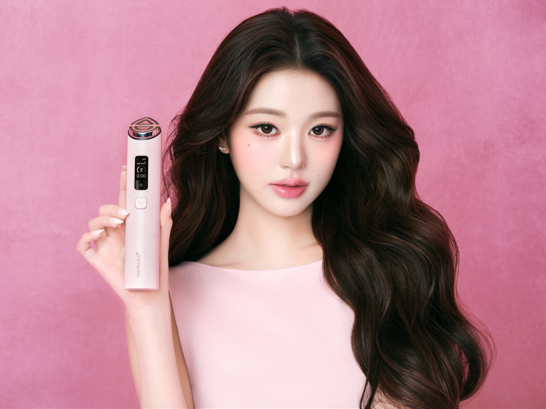 메디큐브 에이지알 부스터 글로우, 거실로 옮겨 온 에스테틱