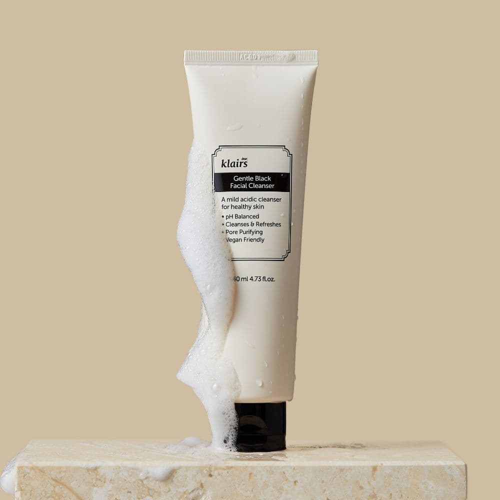 dear, klairs Gentle Black Facial Cleanser 140ml - view 1